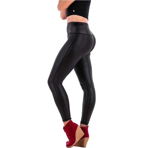 😍1 LEFT😍High-Waisted Faux Leather Black Leggings - Picture 2 of 6